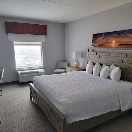 Hampton Inn & Suites Erie Bayfront Екстериор снимка