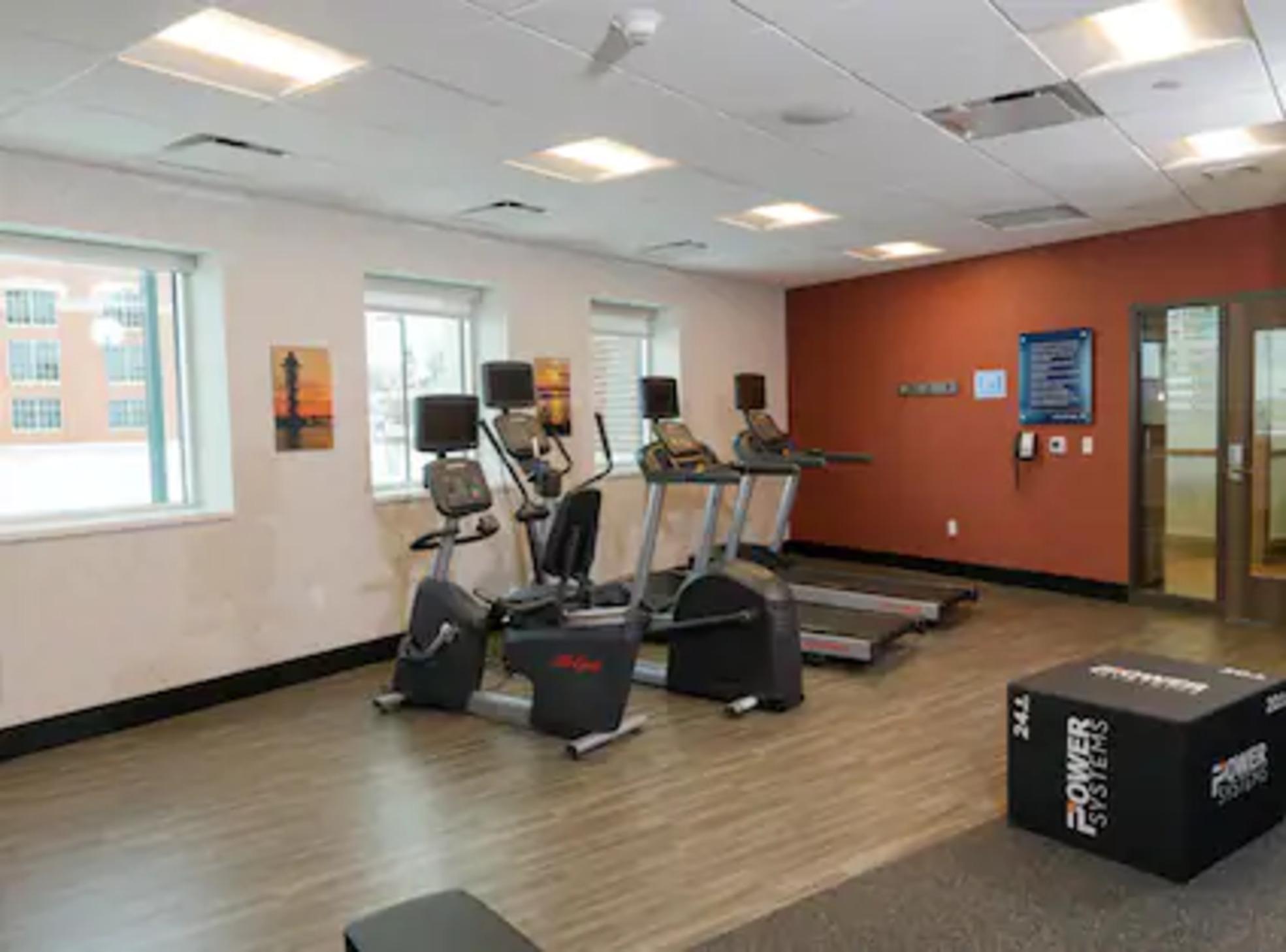 Hampton Inn & Suites Erie Bayfront Екстериор снимка