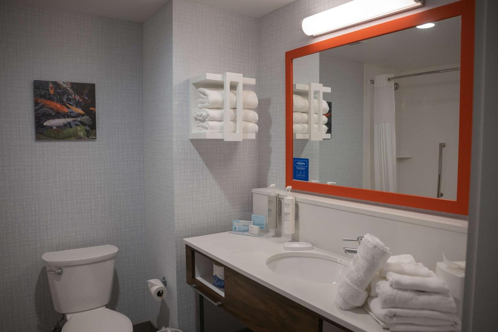 Hampton Inn & Suites Erie Bayfront Екстериор снимка