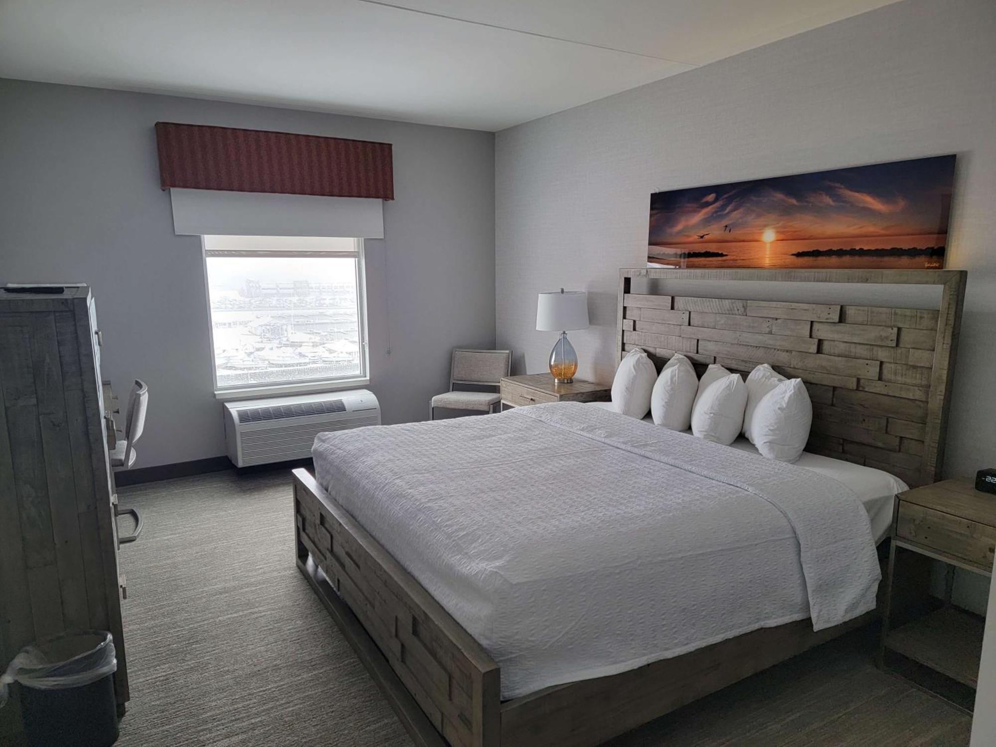 Hampton Inn & Suites Erie Bayfront Екстериор снимка
