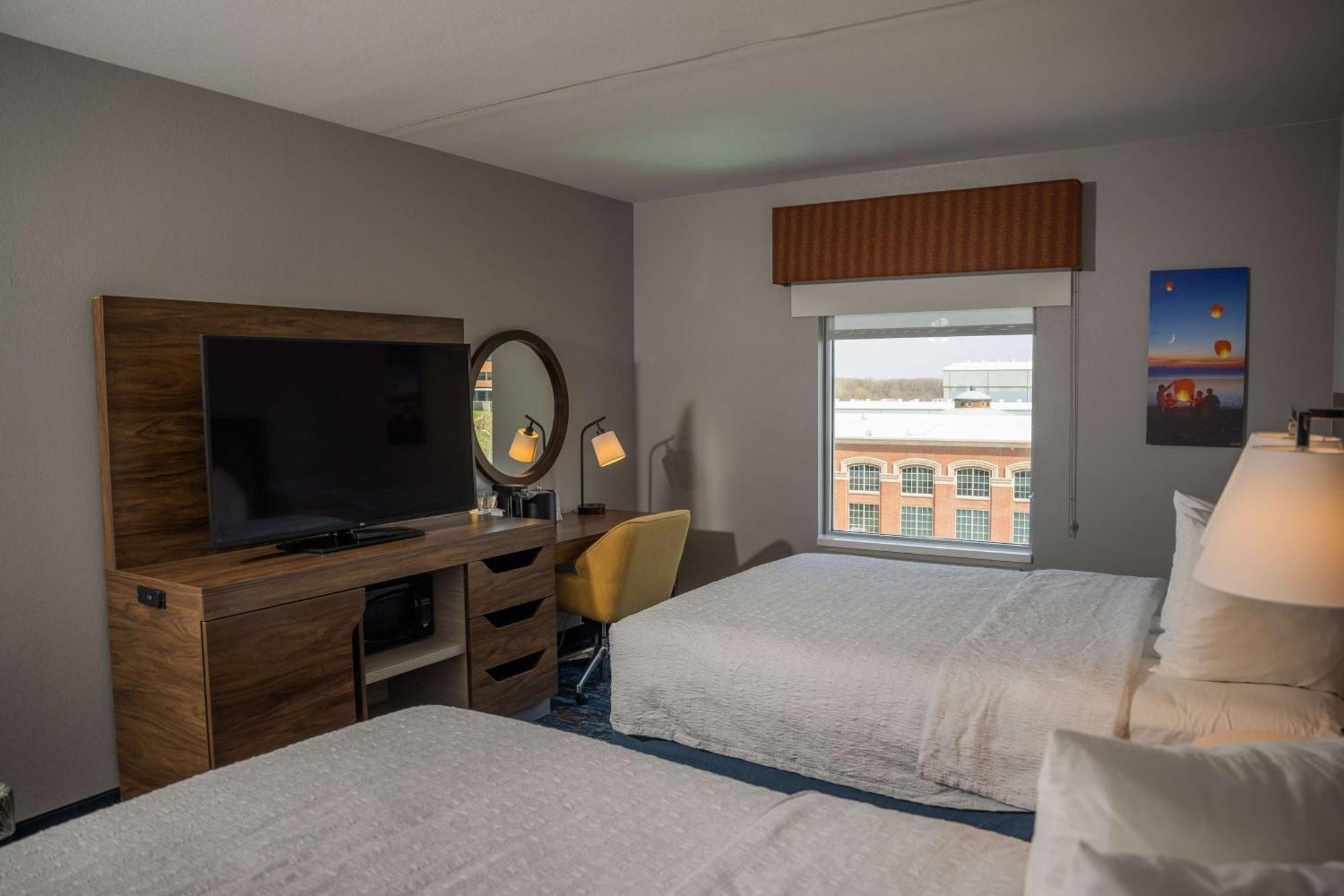 Hampton Inn & Suites Erie Bayfront Екстериор снимка