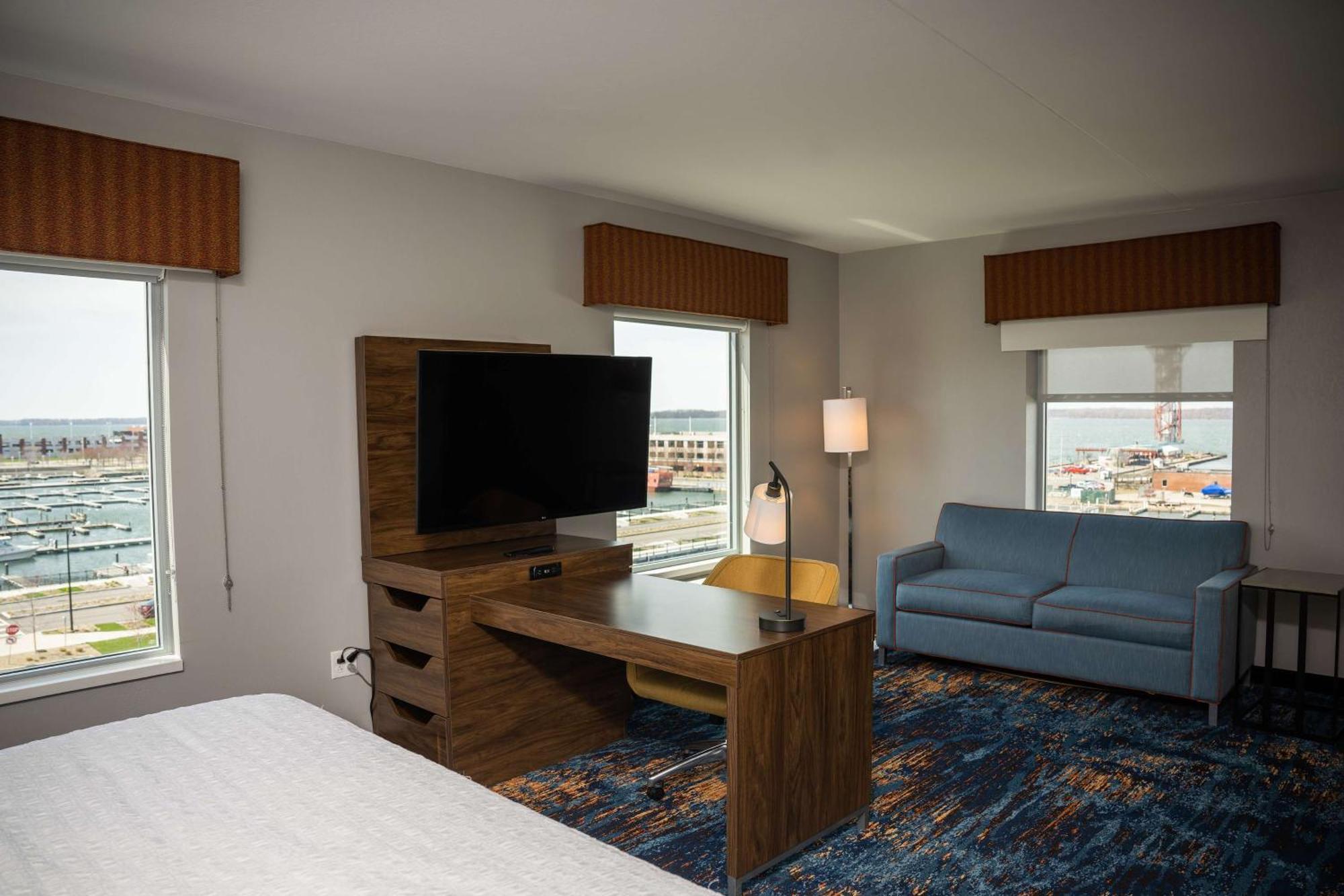 Hampton Inn & Suites Erie Bayfront Екстериор снимка