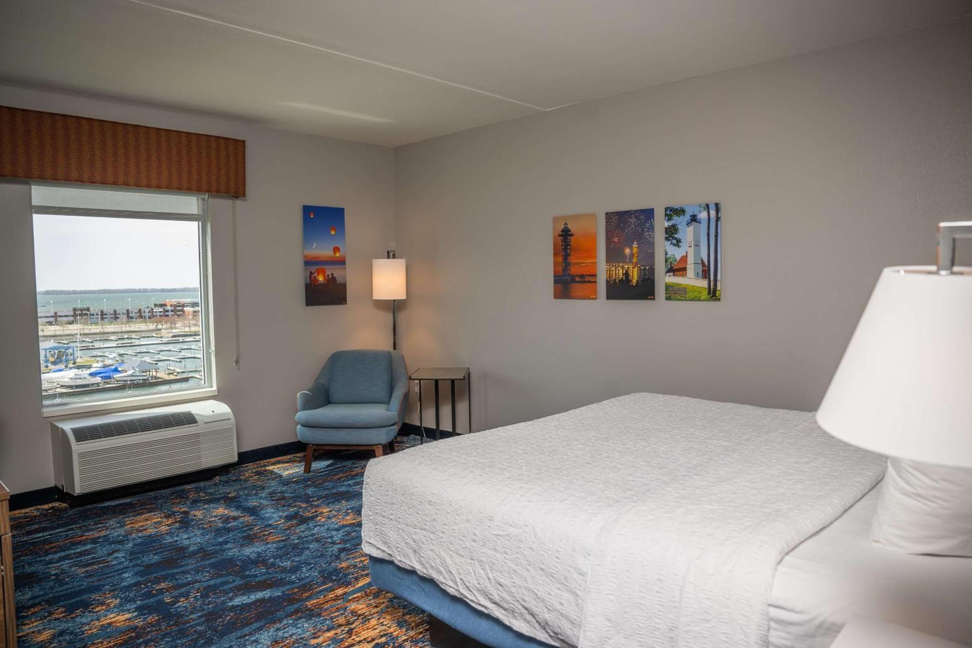 Hampton Inn & Suites Erie Bayfront Екстериор снимка