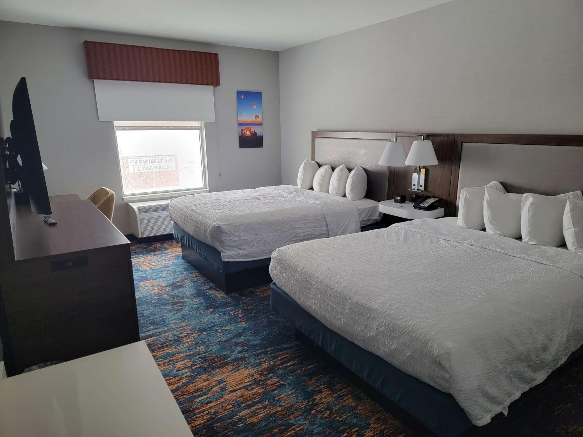 Hampton Inn & Suites Erie Bayfront Екстериор снимка