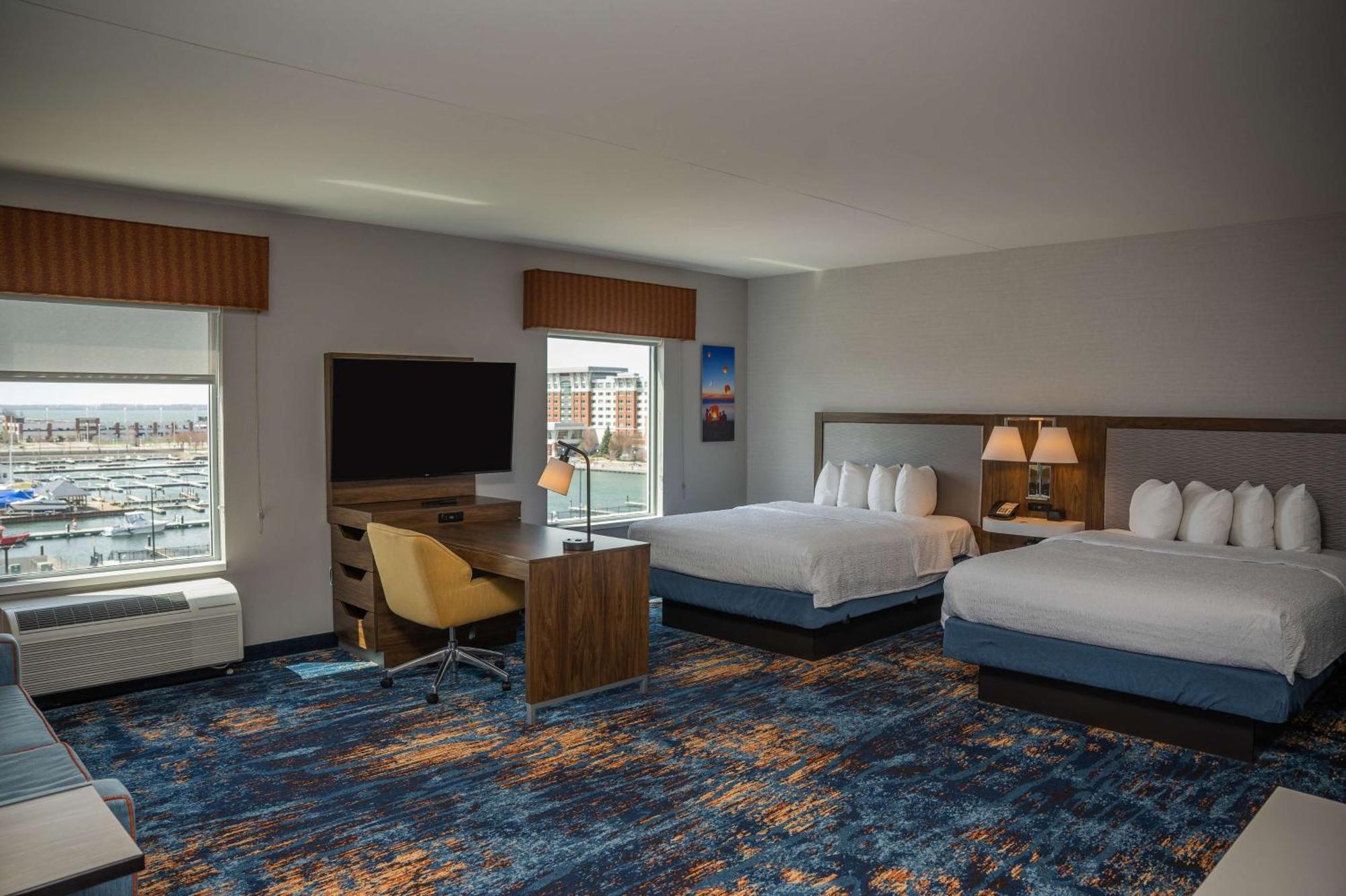 Hampton Inn & Suites Erie Bayfront Екстериор снимка