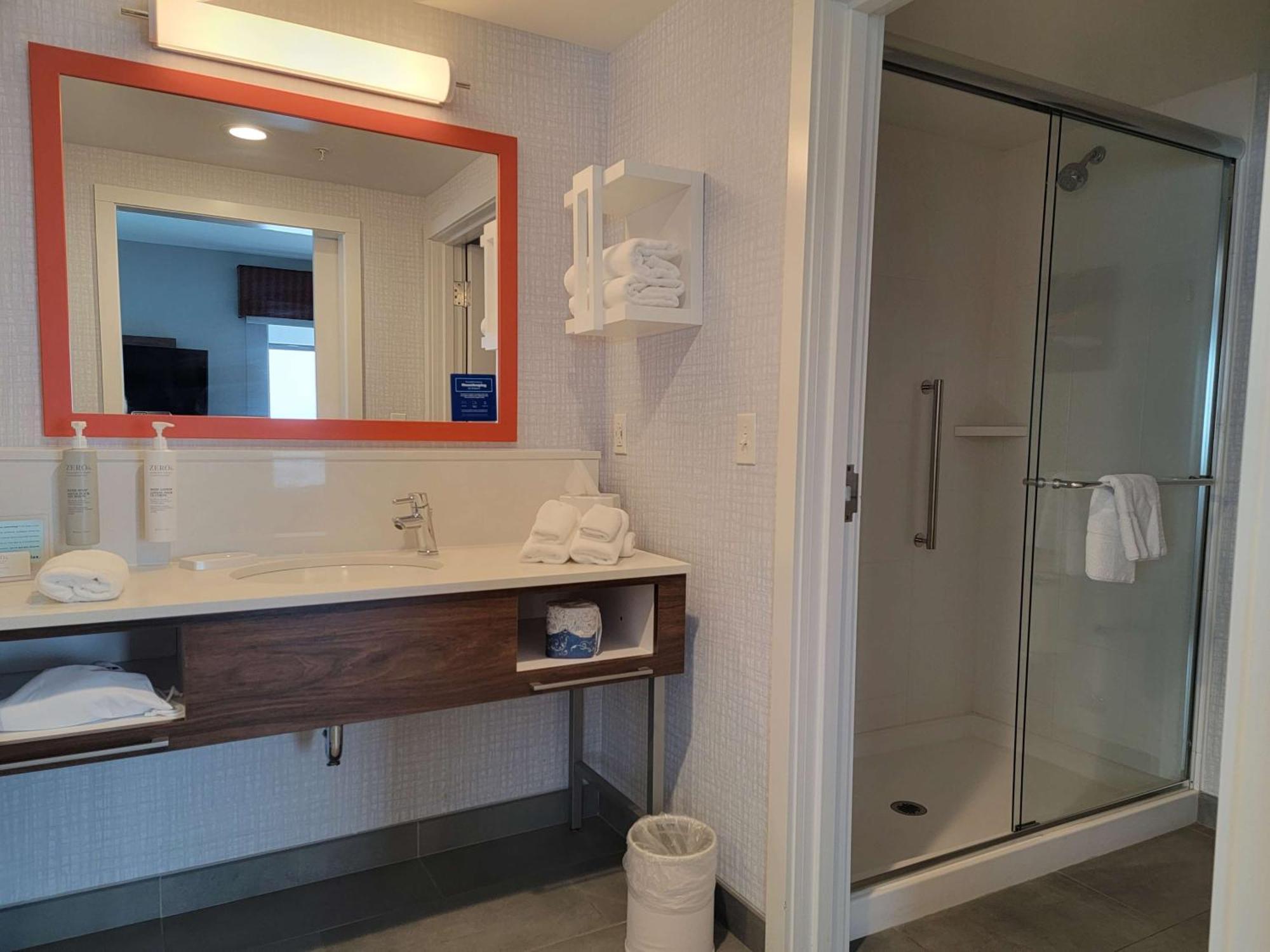 Hampton Inn & Suites Erie Bayfront Екстериор снимка