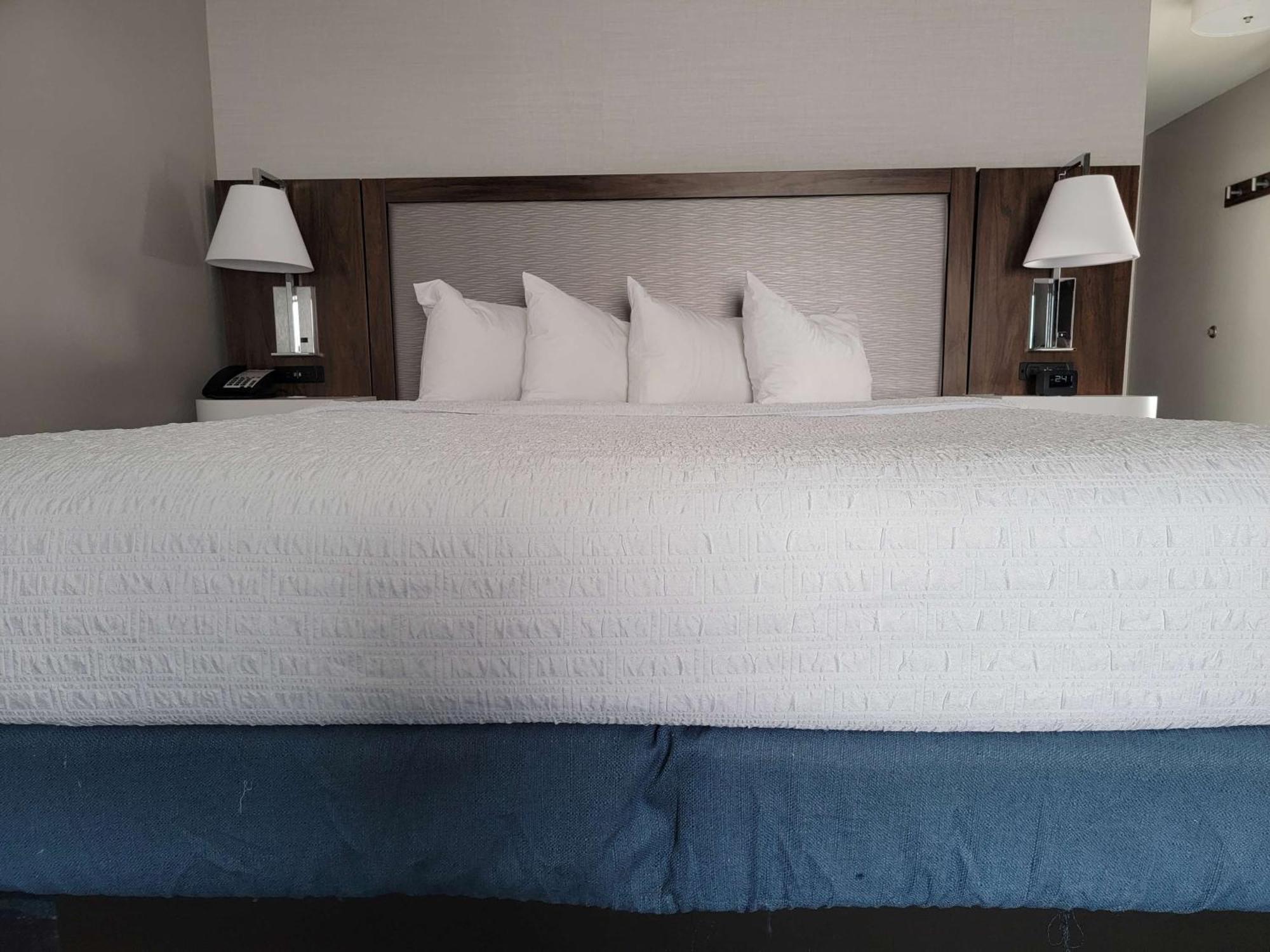 Hampton Inn & Suites Erie Bayfront Екстериор снимка