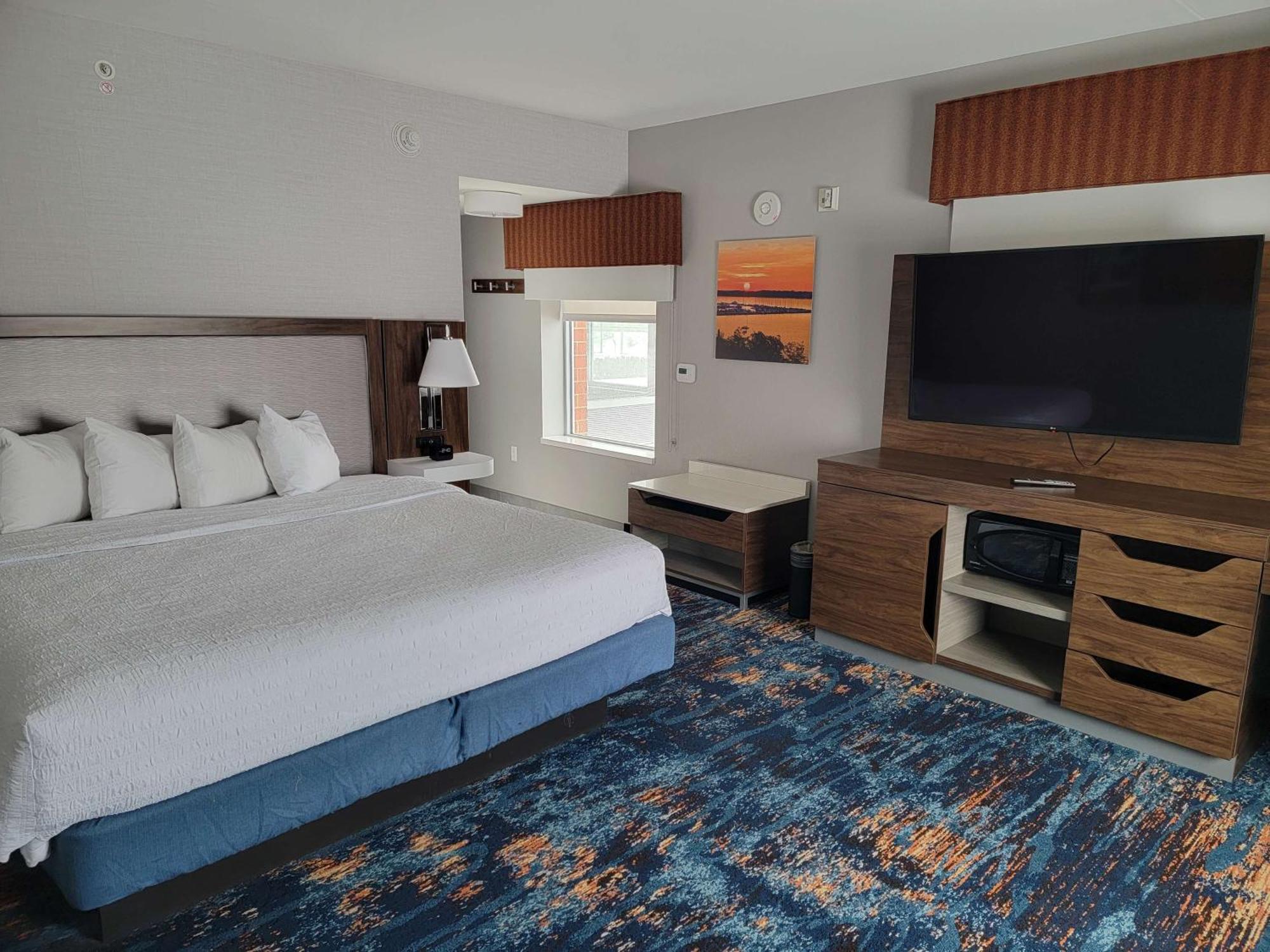 Hampton Inn & Suites Erie Bayfront Екстериор снимка