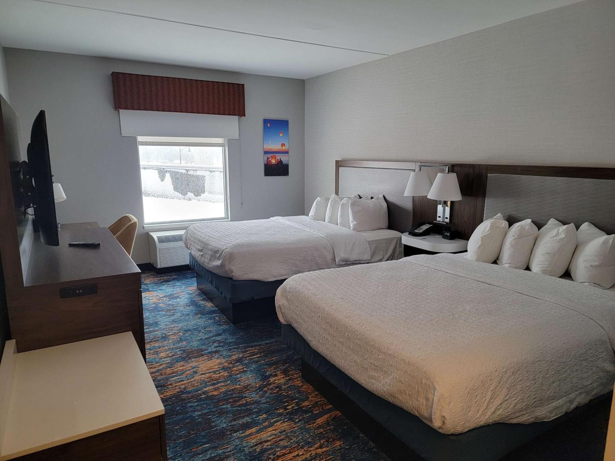 Hampton Inn & Suites Erie Bayfront Екстериор снимка