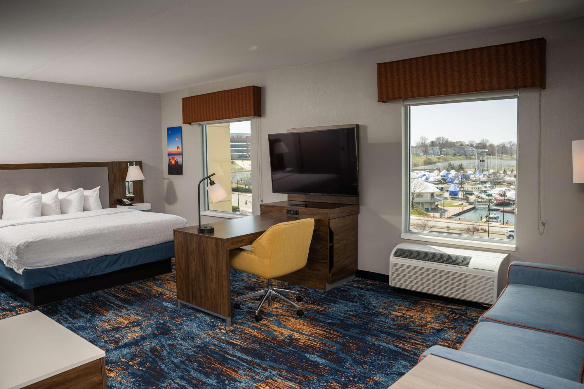 Hampton Inn & Suites Erie Bayfront Екстериор снимка
