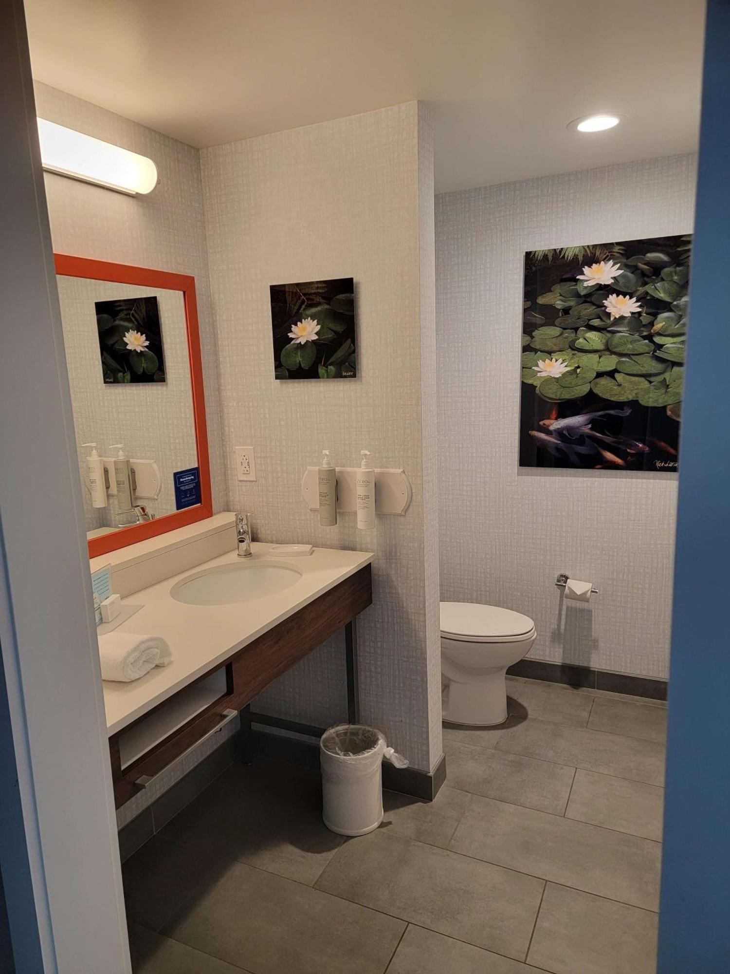 Hampton Inn & Suites Erie Bayfront Екстериор снимка