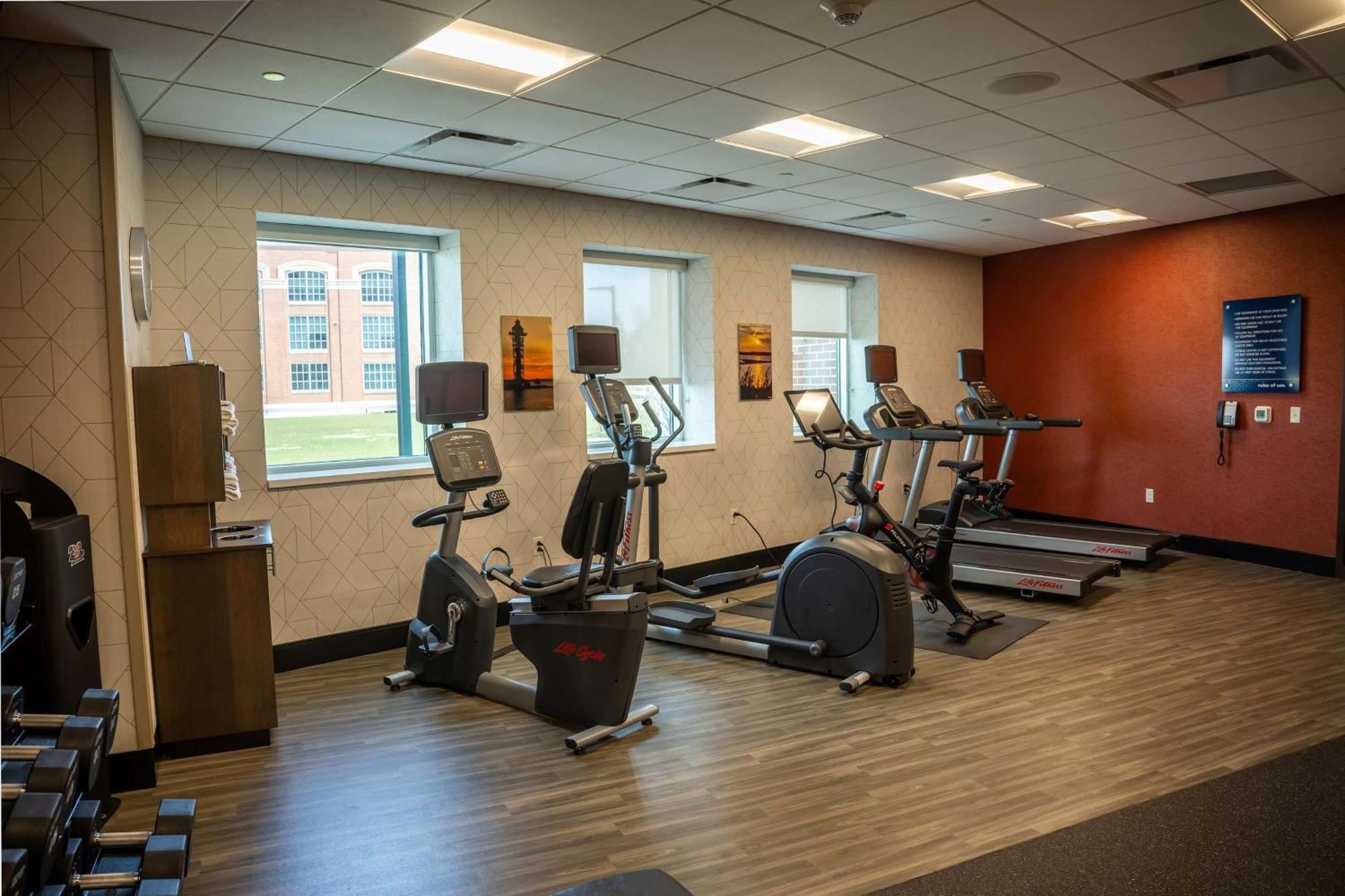 Hampton Inn & Suites Erie Bayfront Екстериор снимка