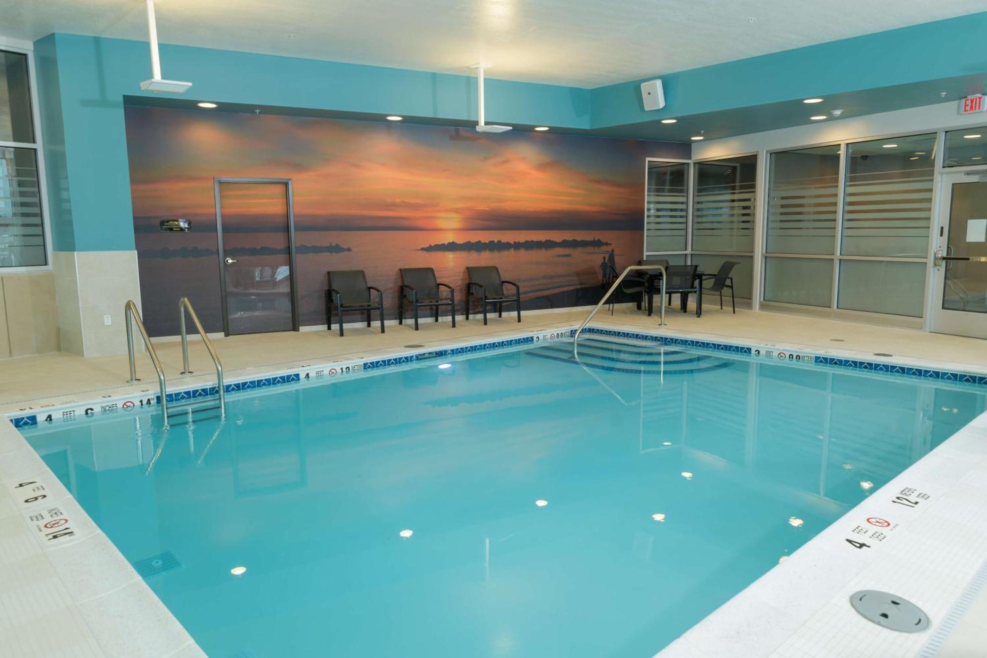 Hampton Inn & Suites Erie Bayfront Екстериор снимка