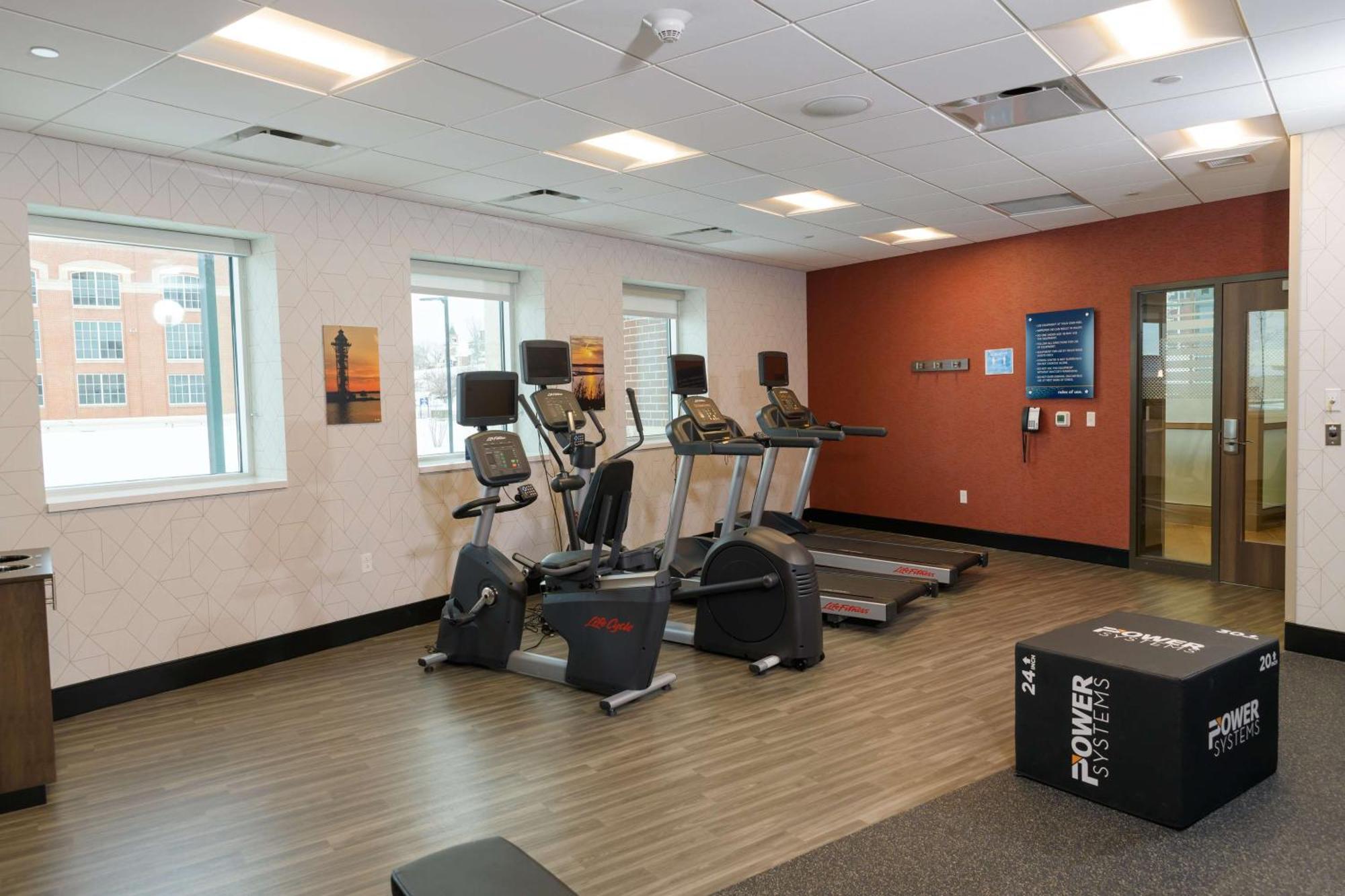 Hampton Inn & Suites Erie Bayfront Екстериор снимка