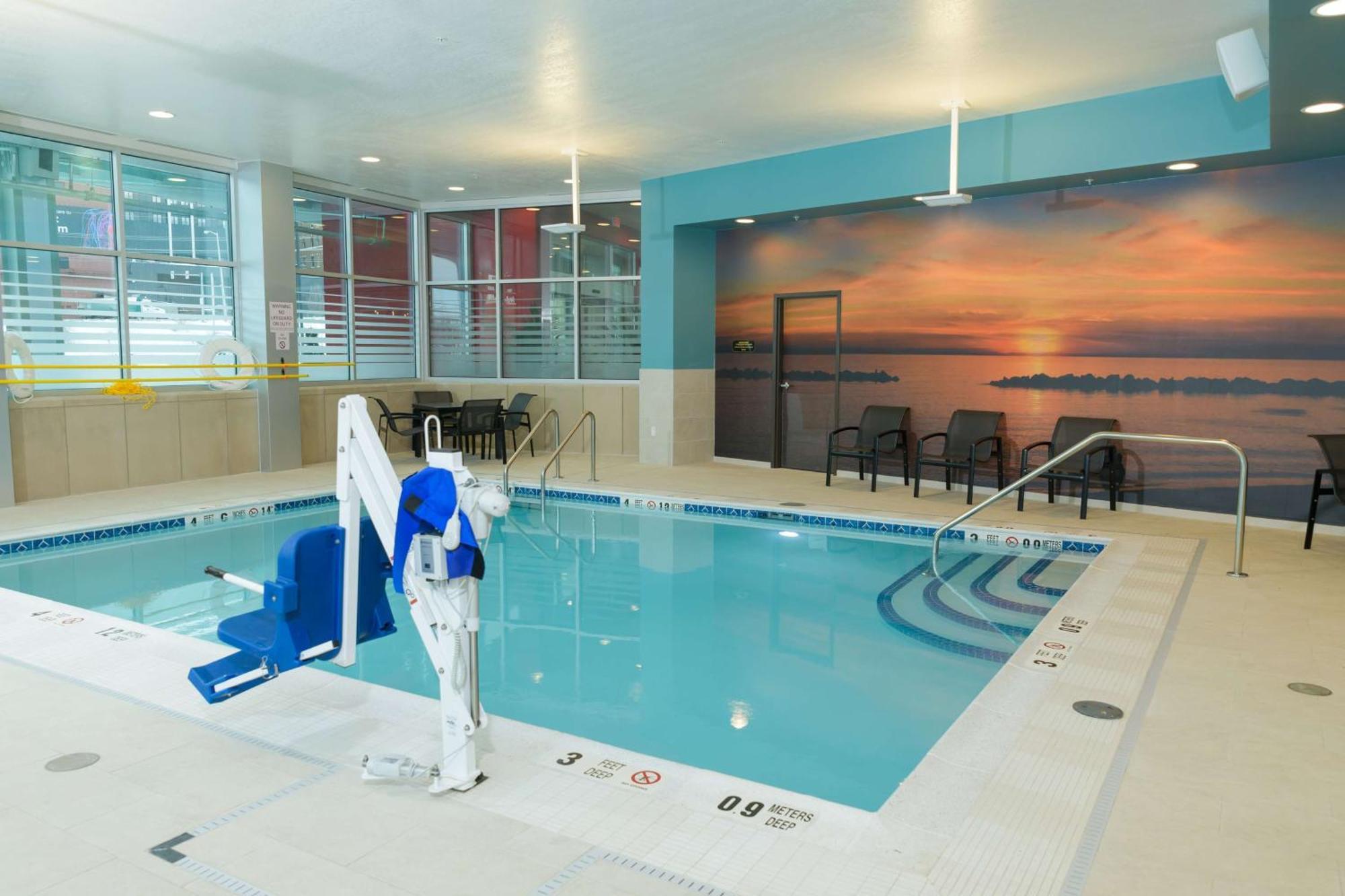 Hampton Inn & Suites Erie Bayfront Екстериор снимка