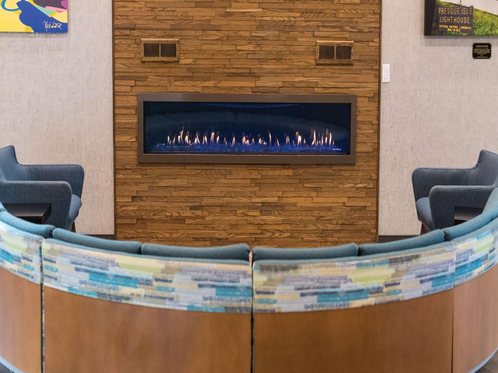 Hampton Inn & Suites Erie Bayfront Екстериор снимка
